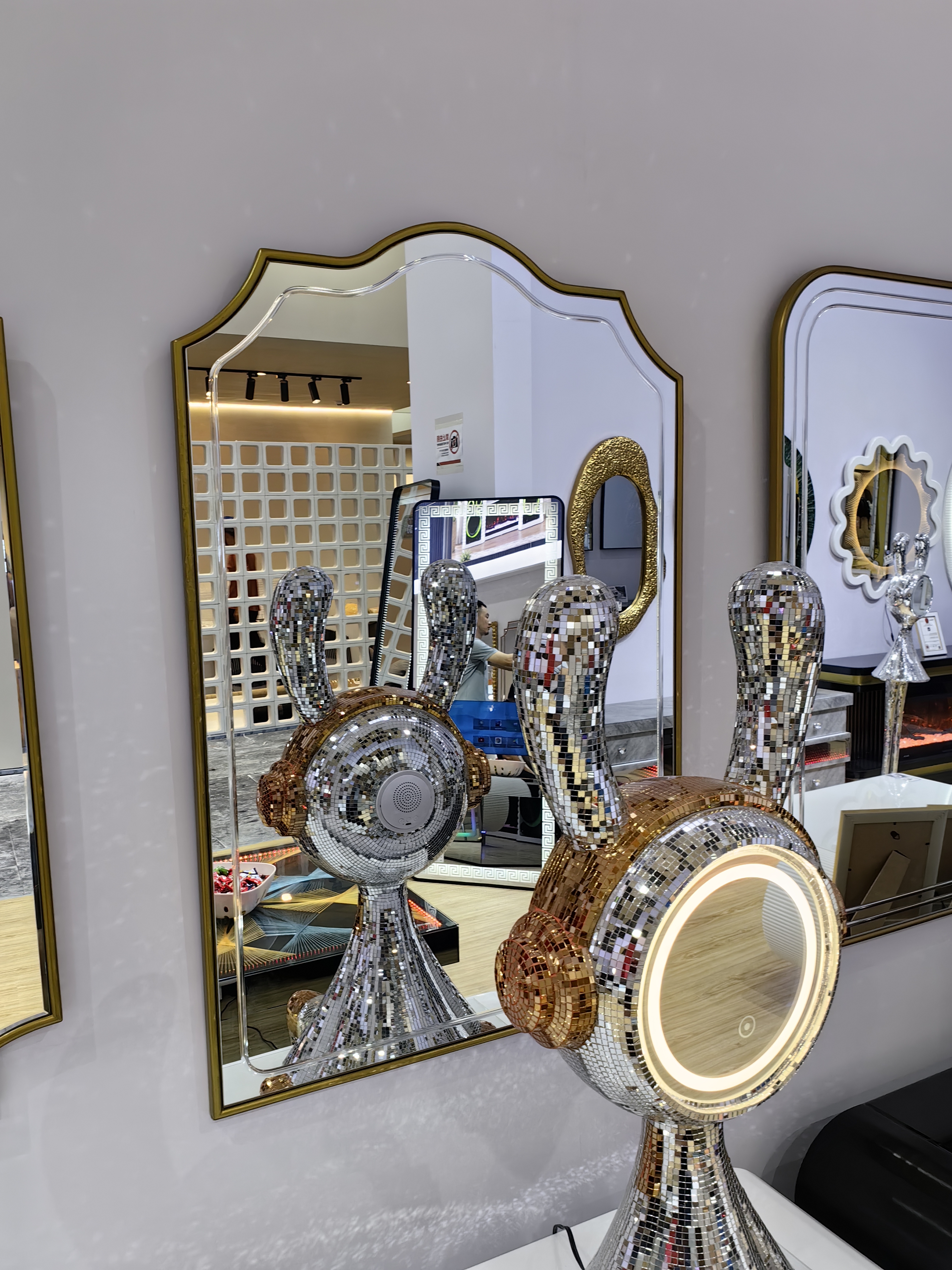 Decorative mirror display at the Shanghai furniture exhibition